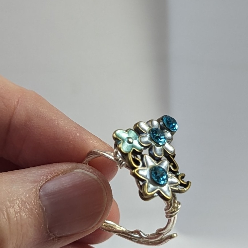Elegant Silver Floral Ring with Blue and Gold Details